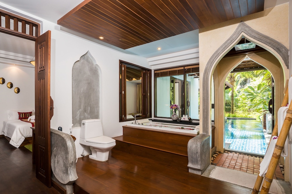 ROYAL MUANG SAMUI VILLAS 24/72