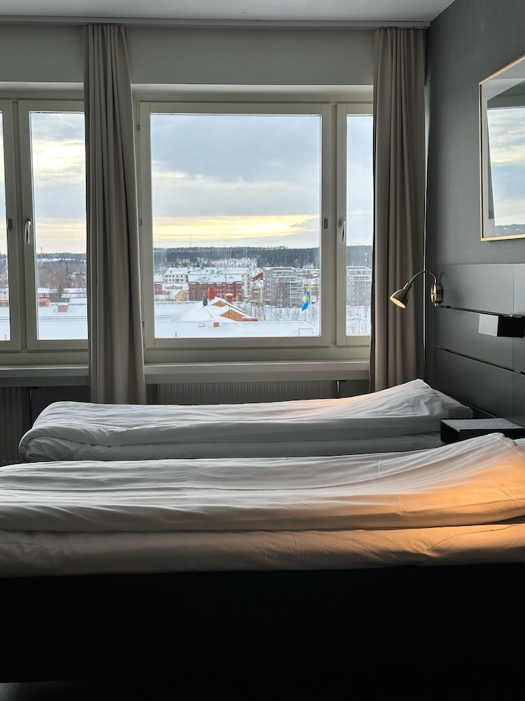 Hotel Victoria 11/50