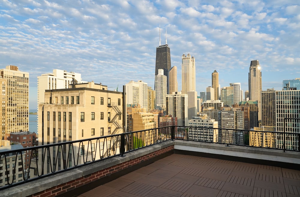 The Chicago Hotel Collection Ambassador Gold Coast 52/57