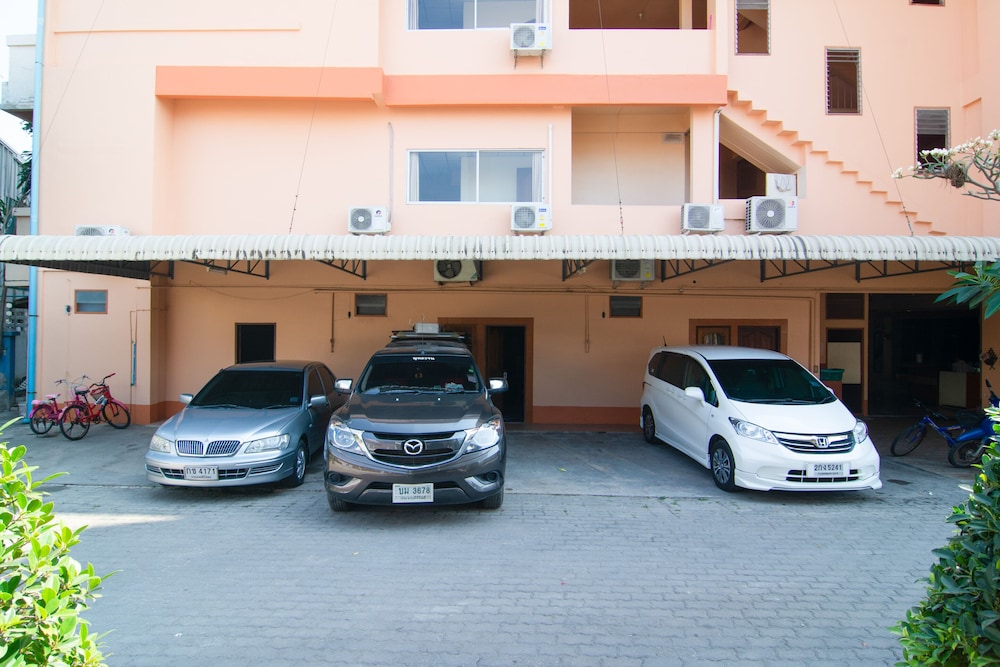 OYO 534 Phasuk Hotel 56/64
