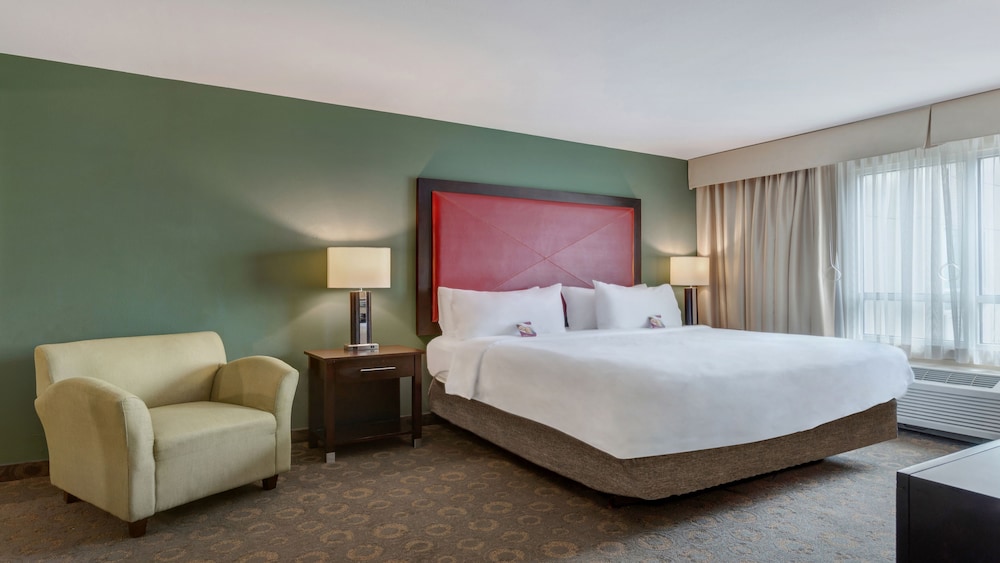 1 BEDROOM, SUITE, KING BED, SOFA