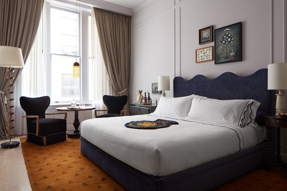 ROOM, KING BED