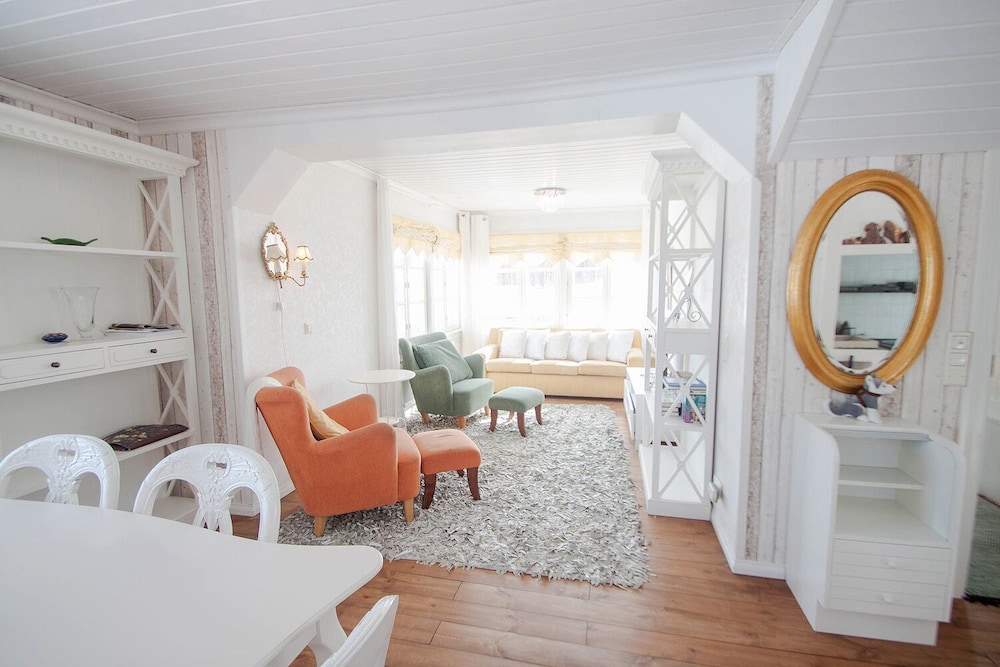 HOTELLI TAIVAANVALKEAT 25/50
