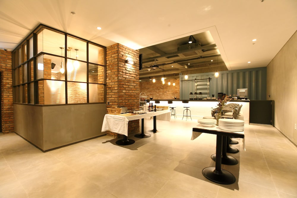 Bricks Hotel 31/38