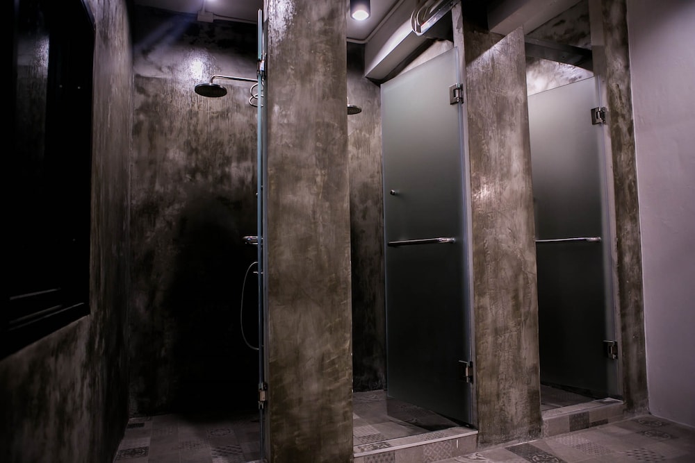 Silom Space Hostel 61/72