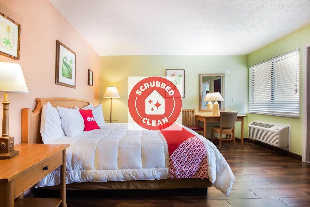 OYO Waterfront Hotel Cape Coral/Fort Myers, FL 15/51