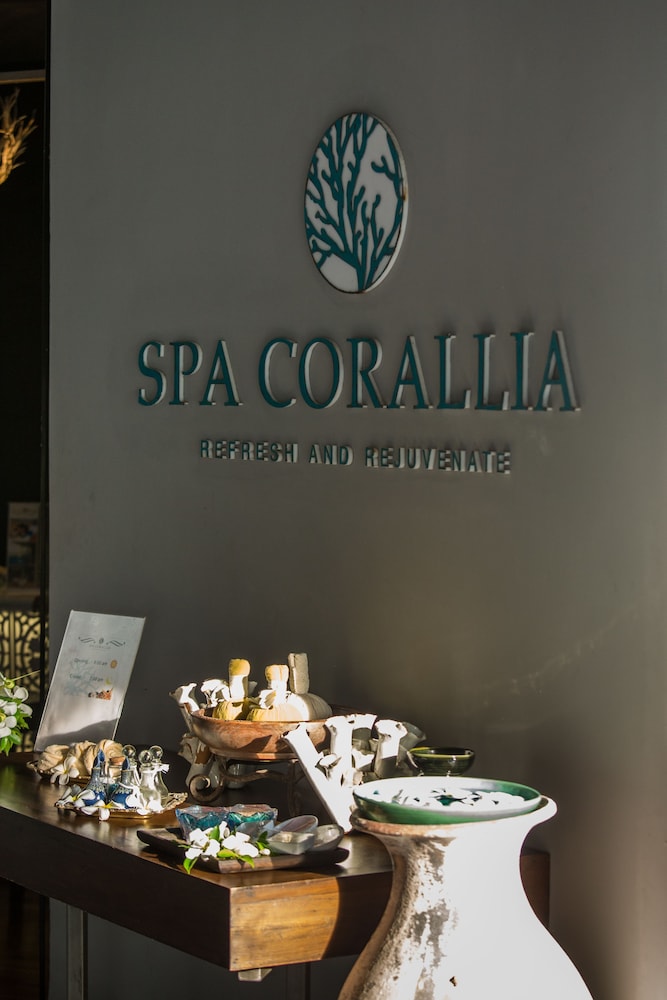 Lobby at Le Coral Beach Resort And Cafe, TAKUA THUNG