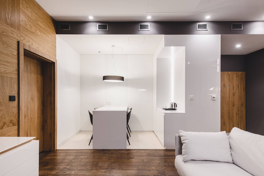 Courtyard By Marriott Warsaw Airport 16/62