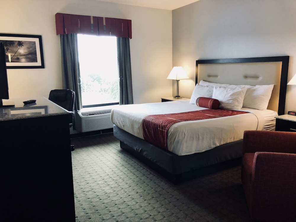 Days Inn & Suites by Wyndham Lakeland 26/85