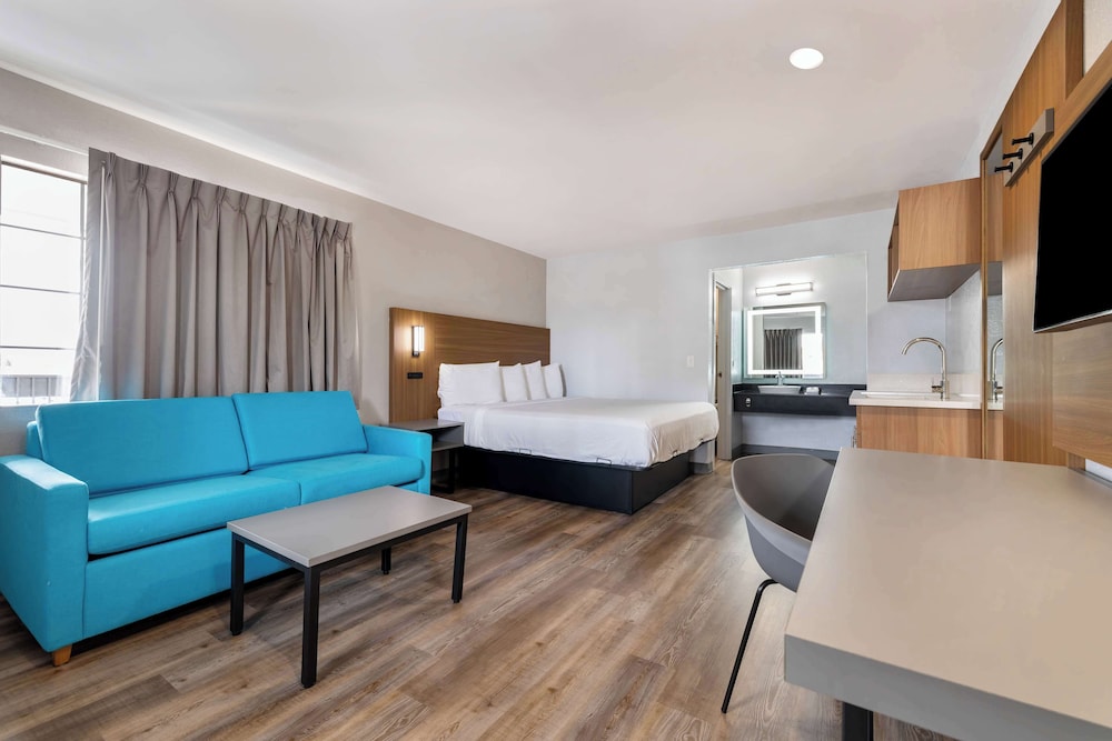 Motel6 Santa Ana, CA 35/53