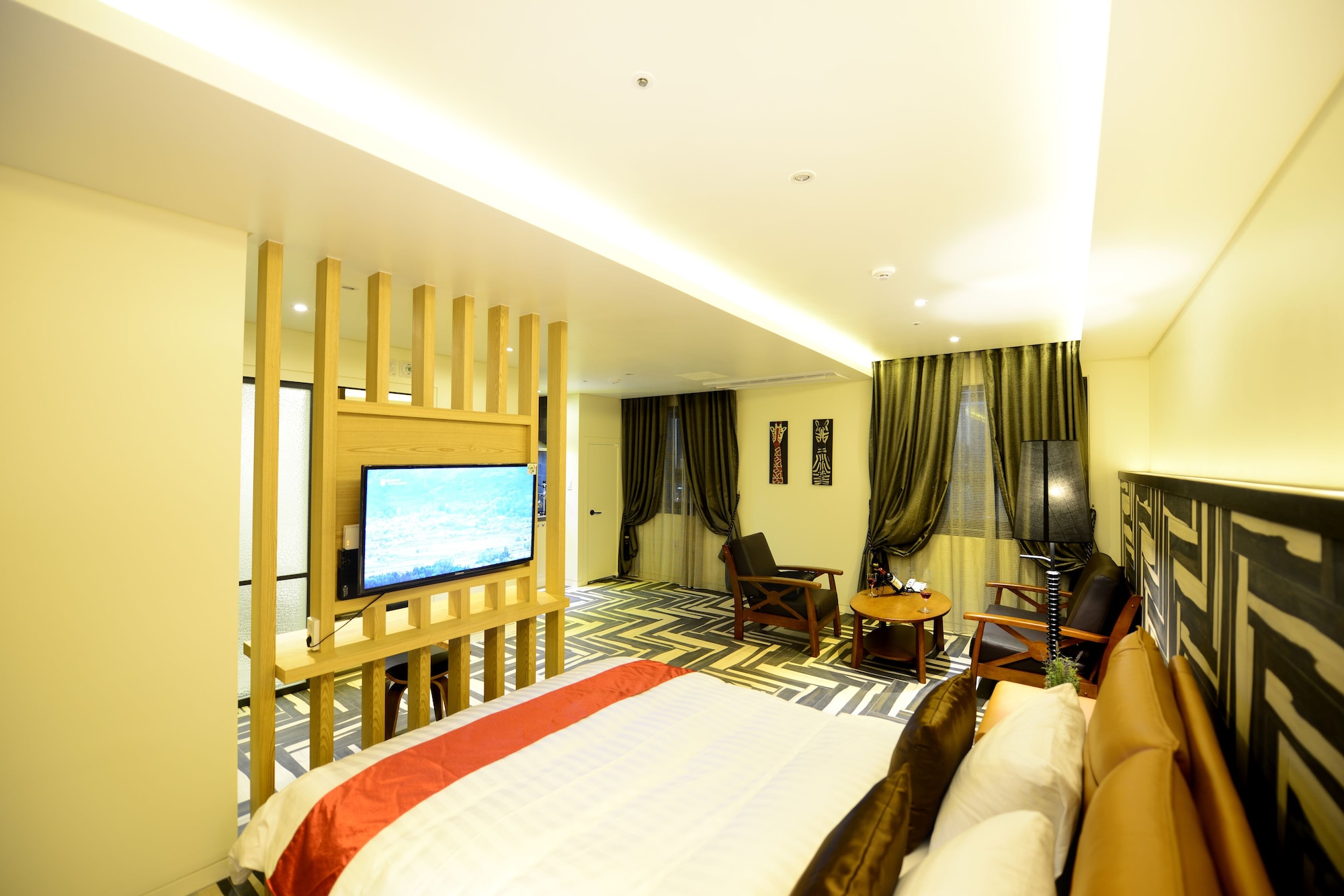 RESIDENCE, SUITE