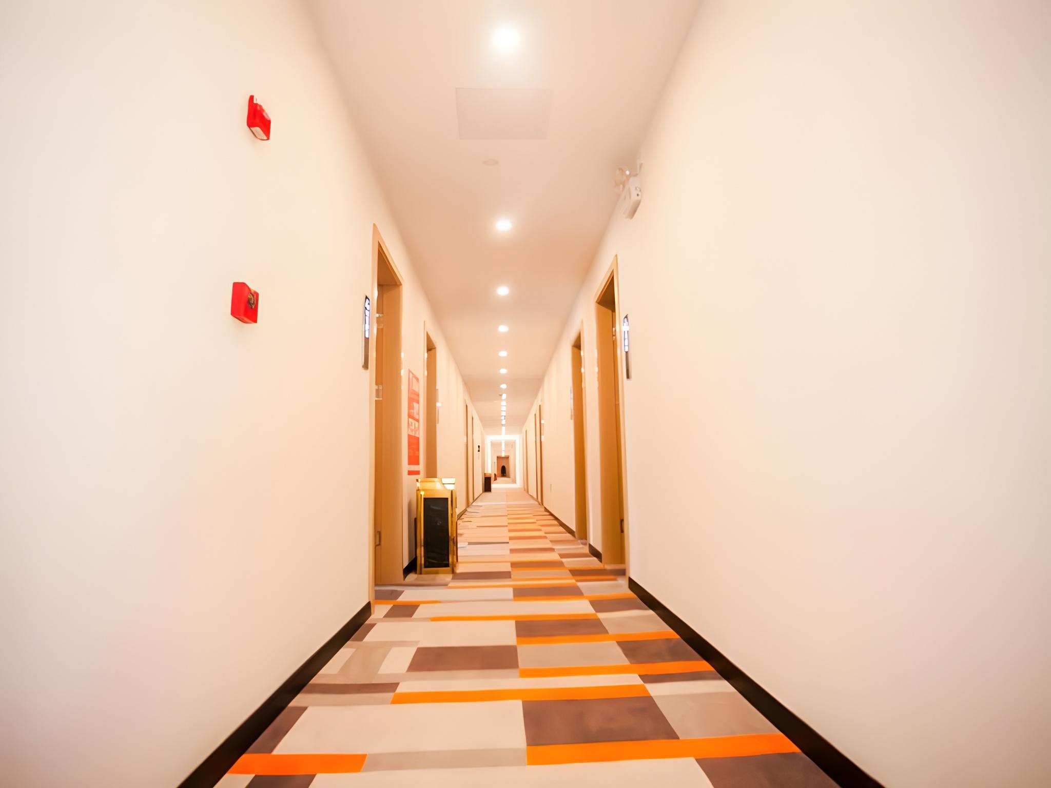 Shell Shanghai Baoshan District Aqua Road Garden City Hotel 14/19