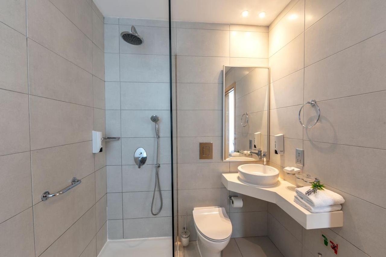 Room, Lateral Side Sea View، Vrissaki Beach Hotel 5/7