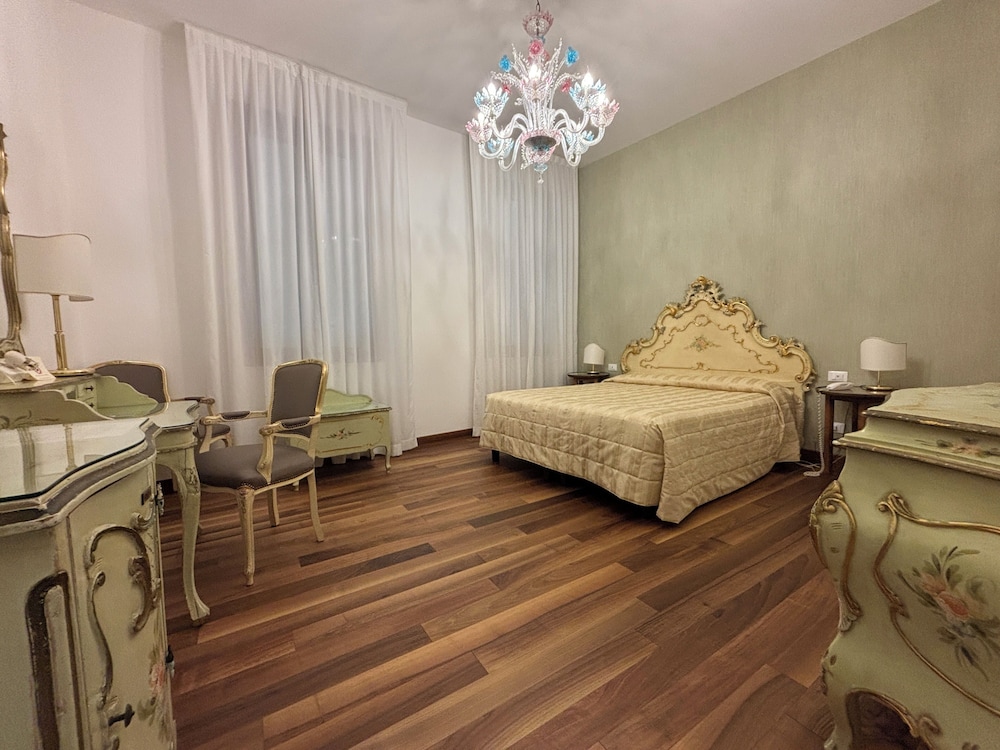 Rialto Hotel 47/66