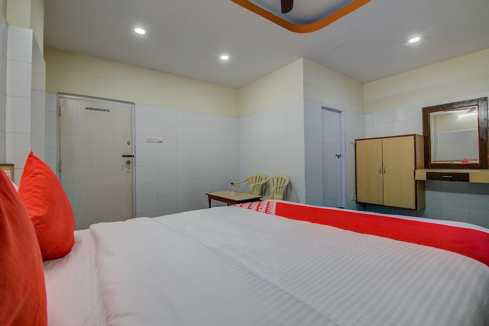 OYO 14669 Mayur's Residency 20/25