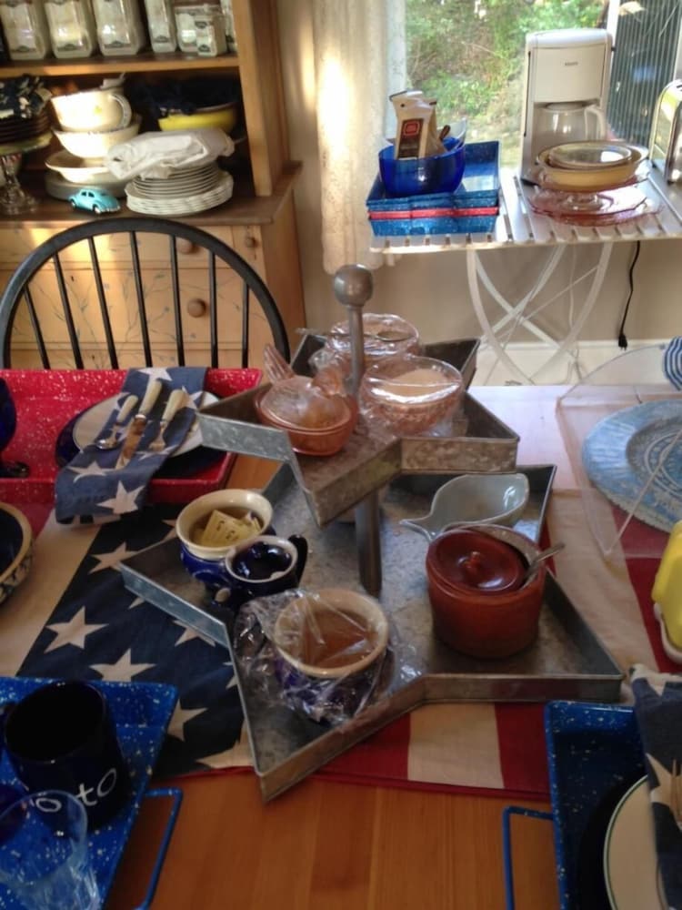 Josephine's Bed &amp; Breakfast 28/38