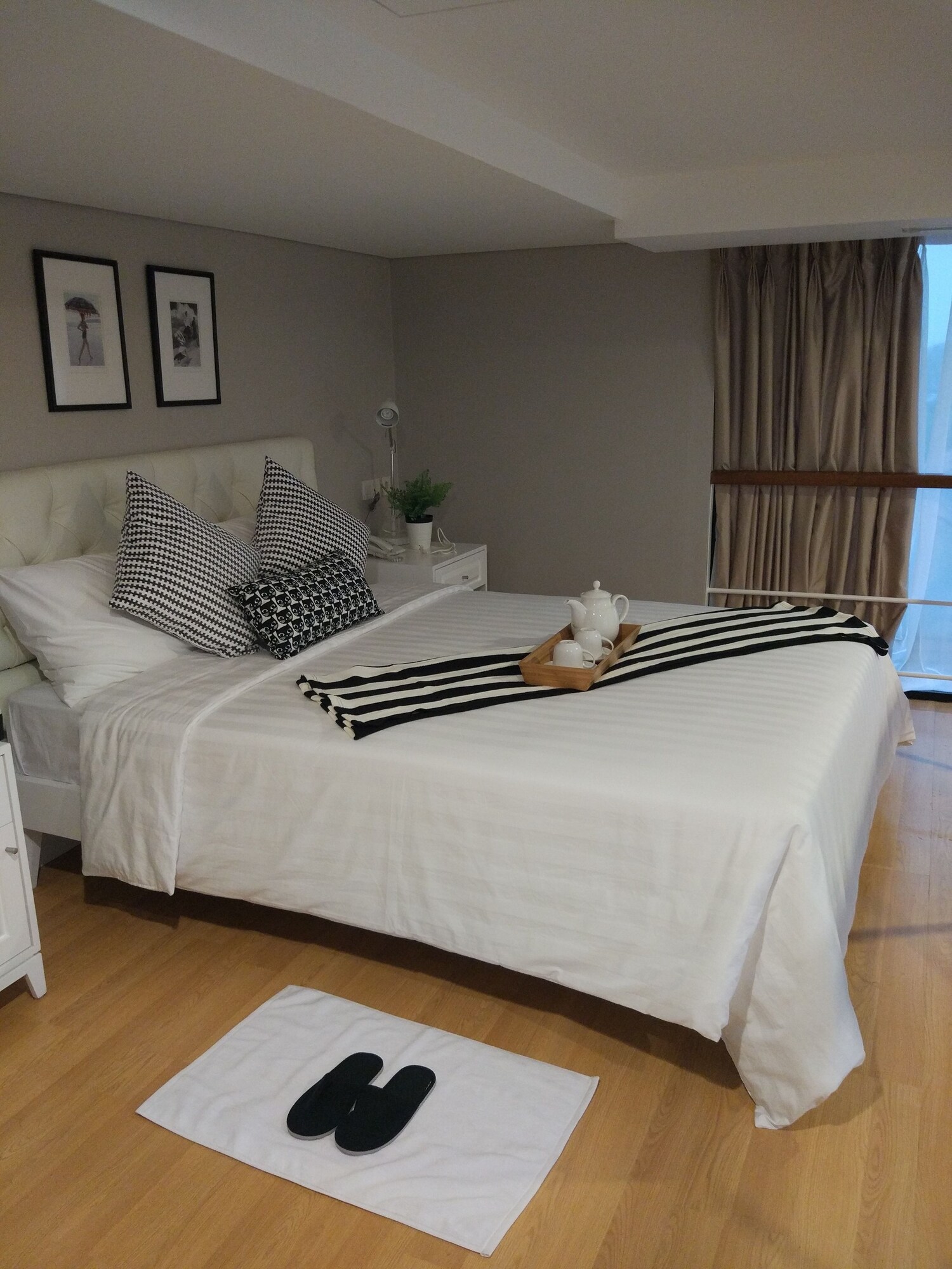 LOFT, DELUXE, QUEEN BED