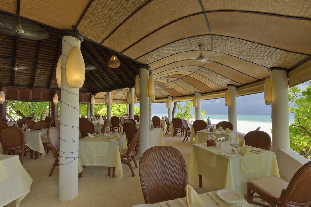 Angaga Island Resort And Spa 38/57
