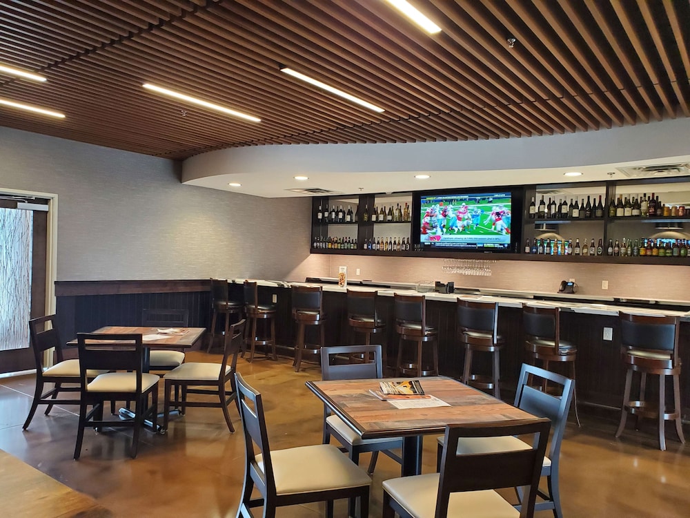 Best Western Plus Lakeview Hotel 36/48