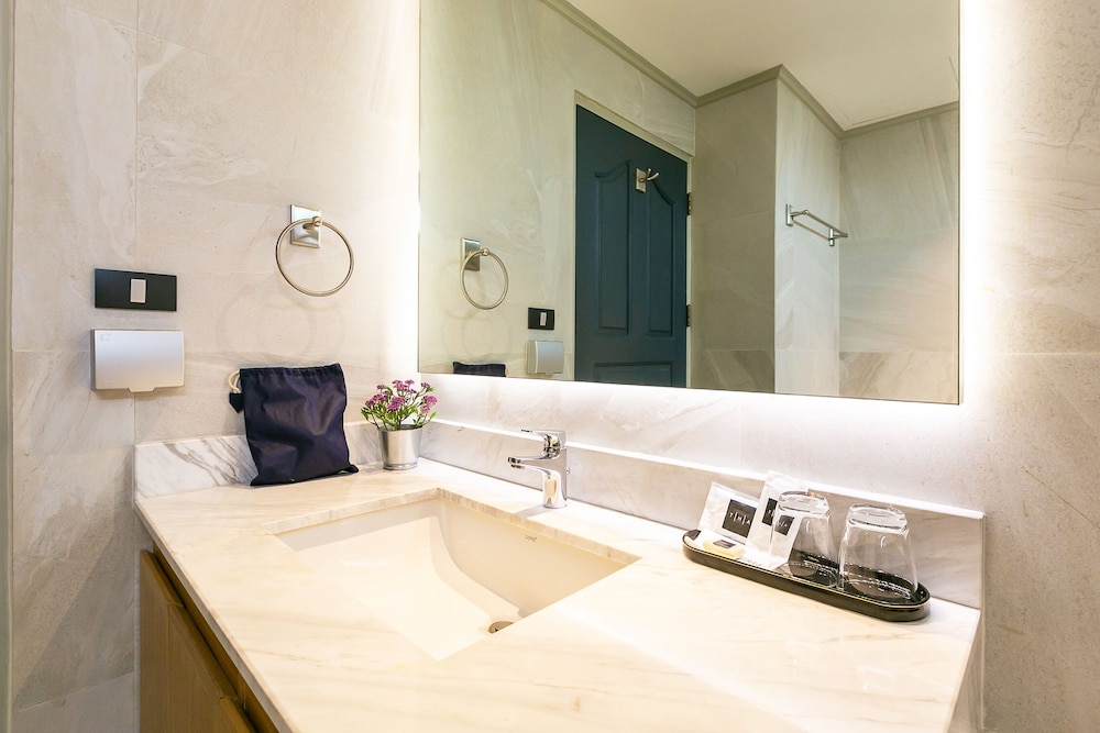 THEA Private Suites by TH District 63/64