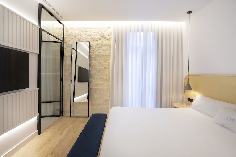 غرفة بسريرين منفصلين بإطلالة على المدينة بشرفة، Serawa Hotel 3/6