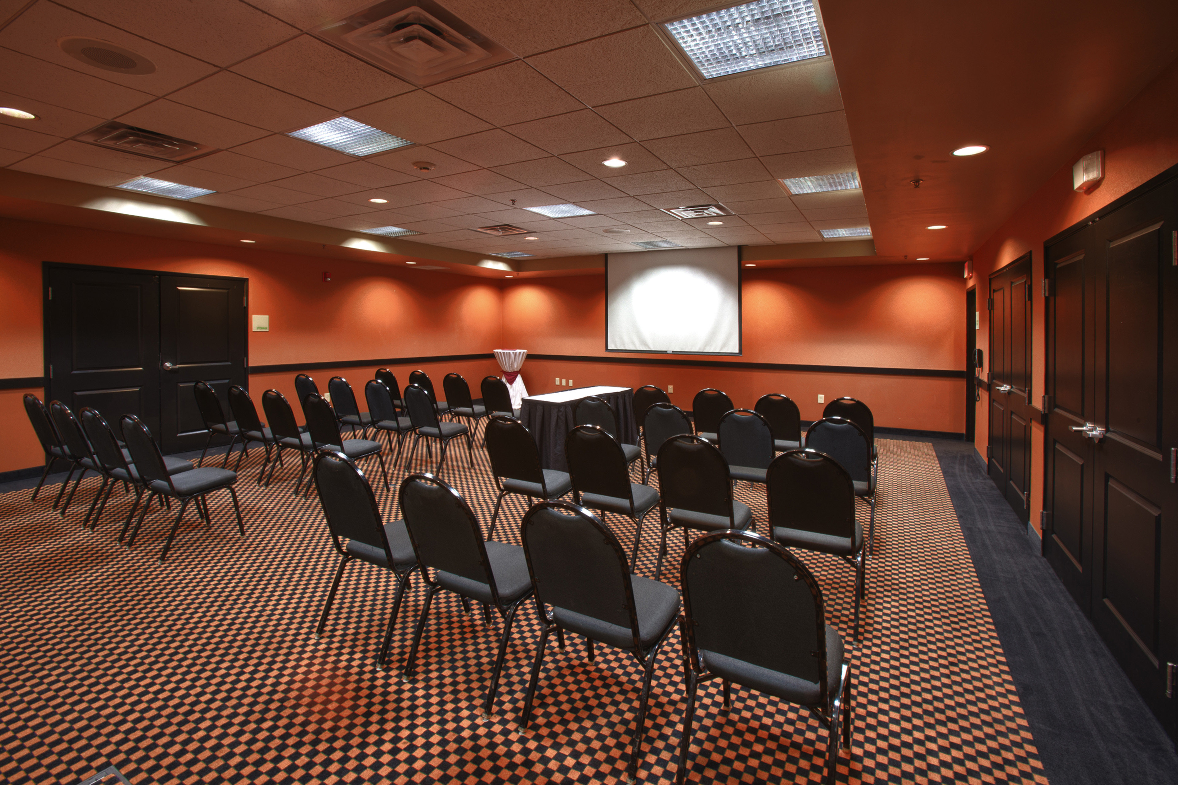 Holiday Inn Hotel Suites St Paul Ne Lake Elmo 68/80