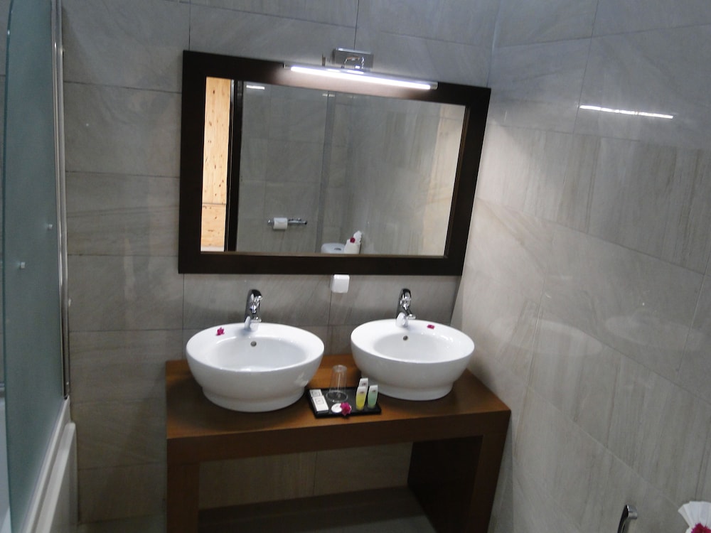 Iris Hotel Ressort Space et Resort 50/50
