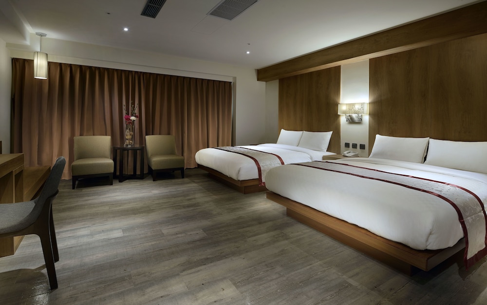 Cheng Pao Hotel 10/64