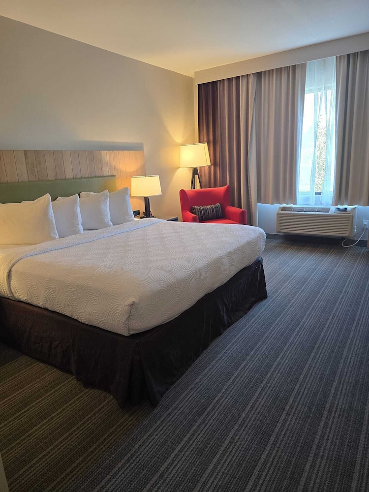 Country Inn and Suites By Radisson Belleville ON 14/49