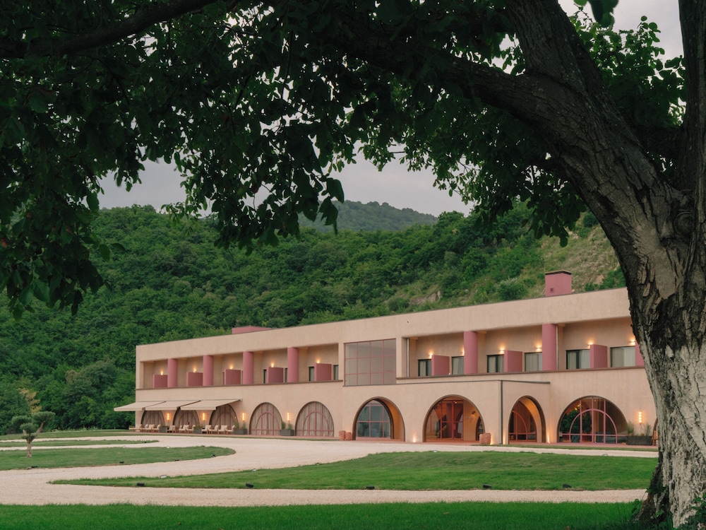 Pabellon Hotel in KVARELI