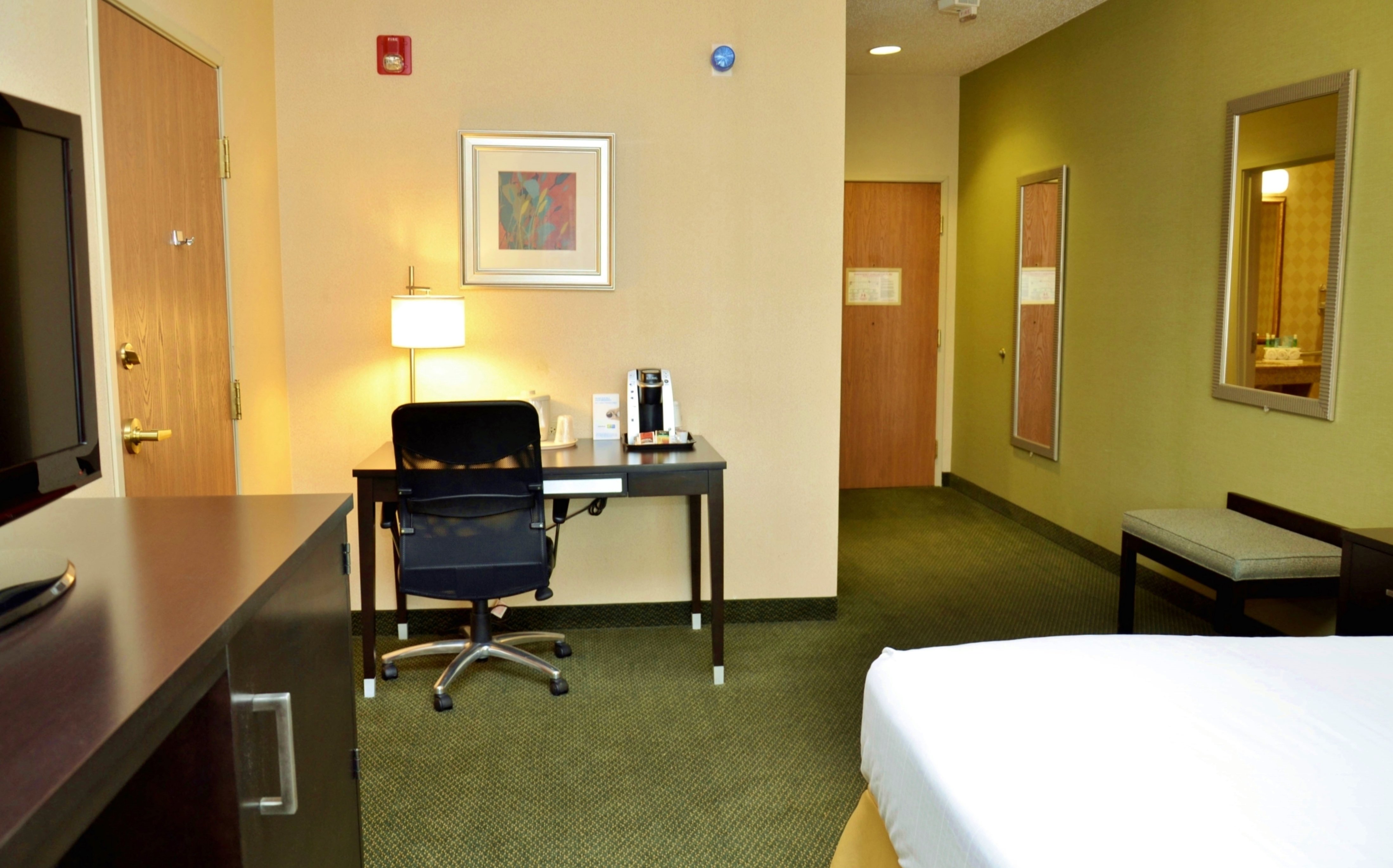 Holiday Inn Express Suites Center Township 47/78