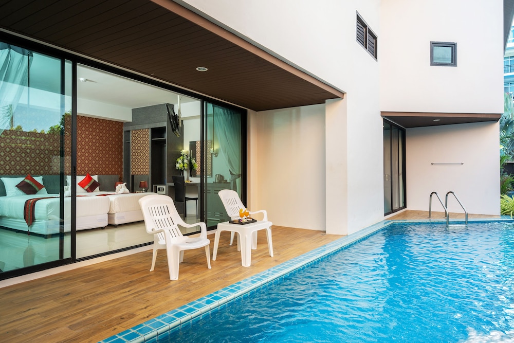 The Thames Pool Access Resort 25/50