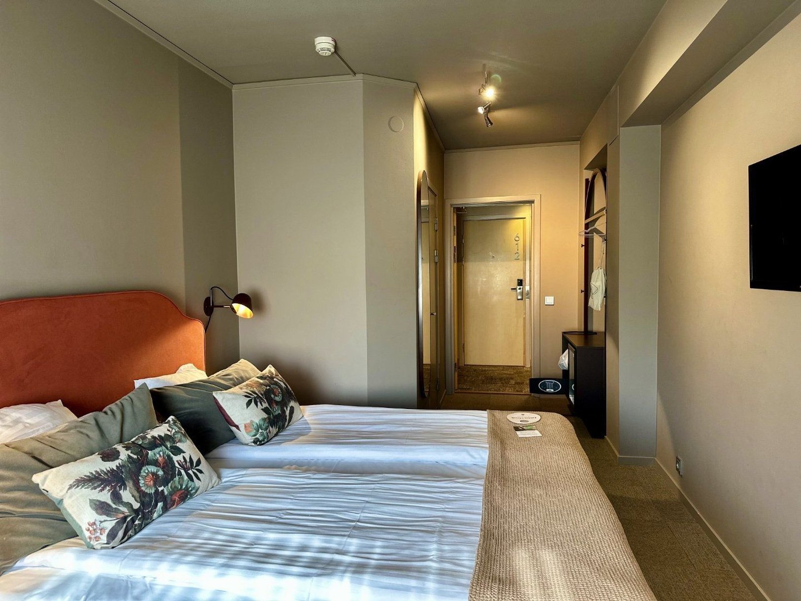PLUS, DOUBLE BED