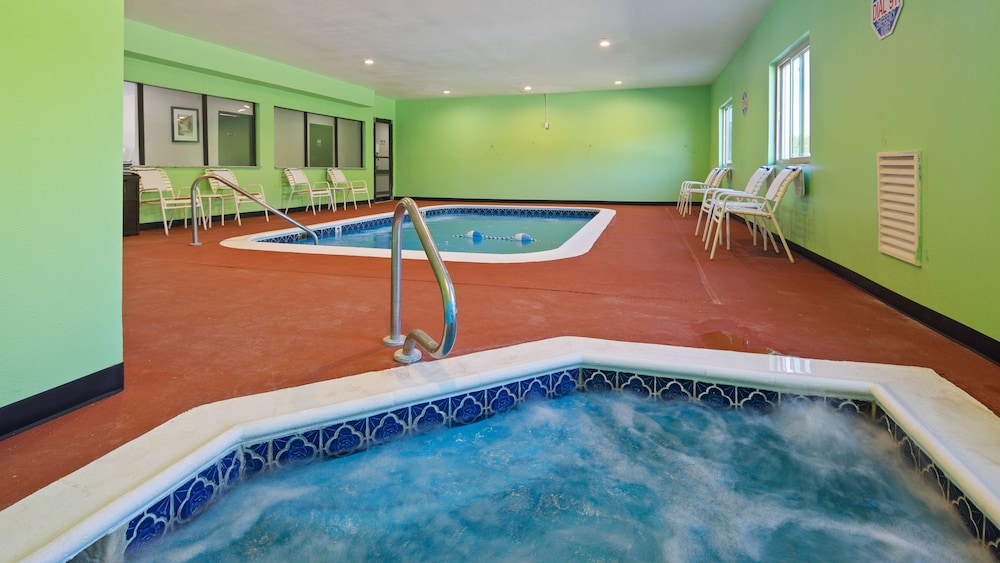 SureStay Hotel by Best Western Orange 22/34
