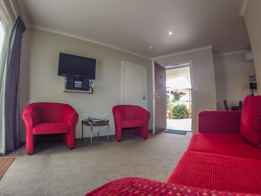 Albert Court Motor Lodge 42/57