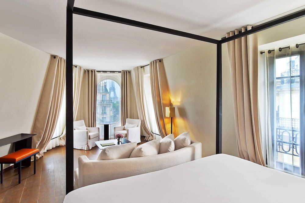 Tower, Suite, King Bed