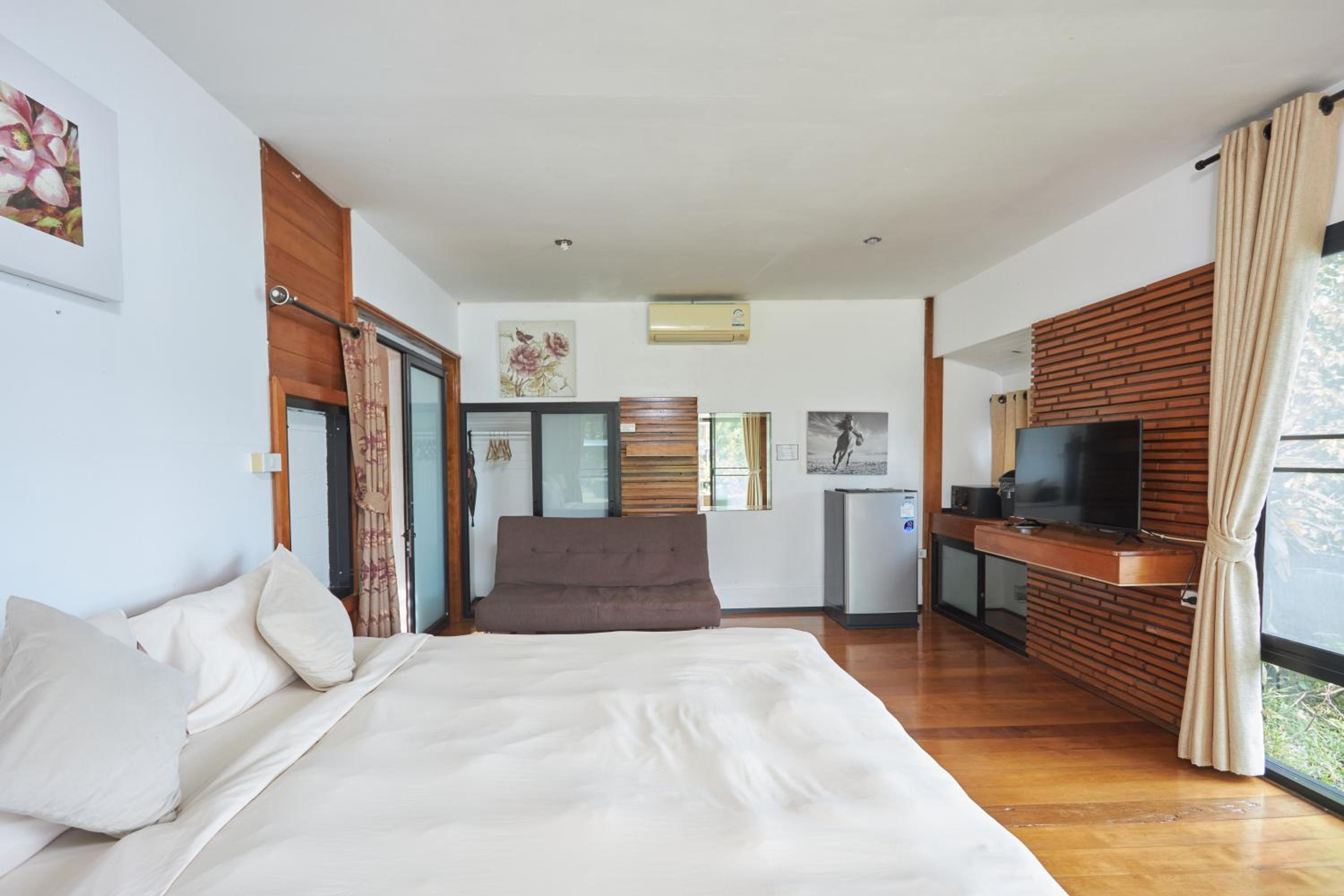 Super, Deluxe, Double Bed