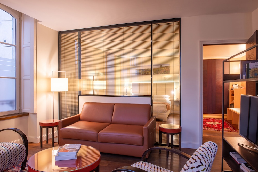 L Hotel de Beaune 51/73