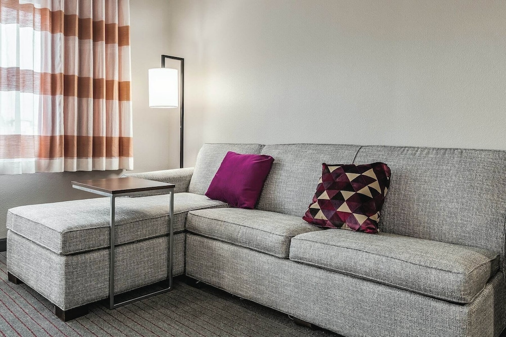 La Quinta Inn And Suites By Wyndham Seattle Federal Way 33/49