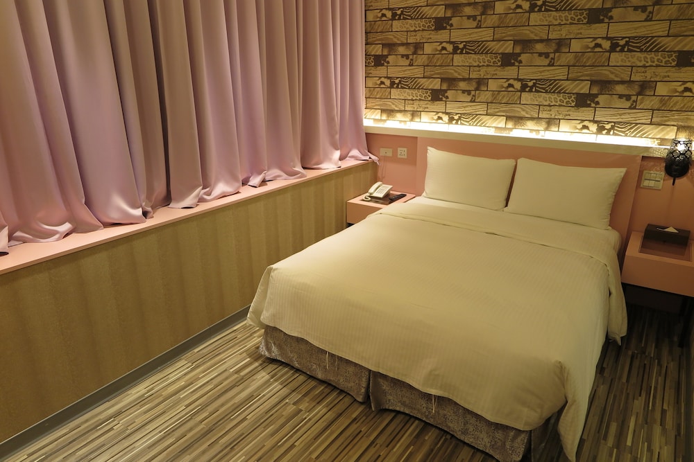 191 Hotel 32/62