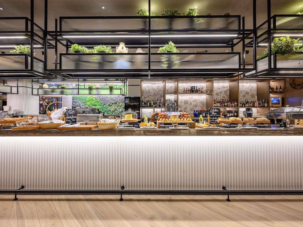 restaurant cafeteria