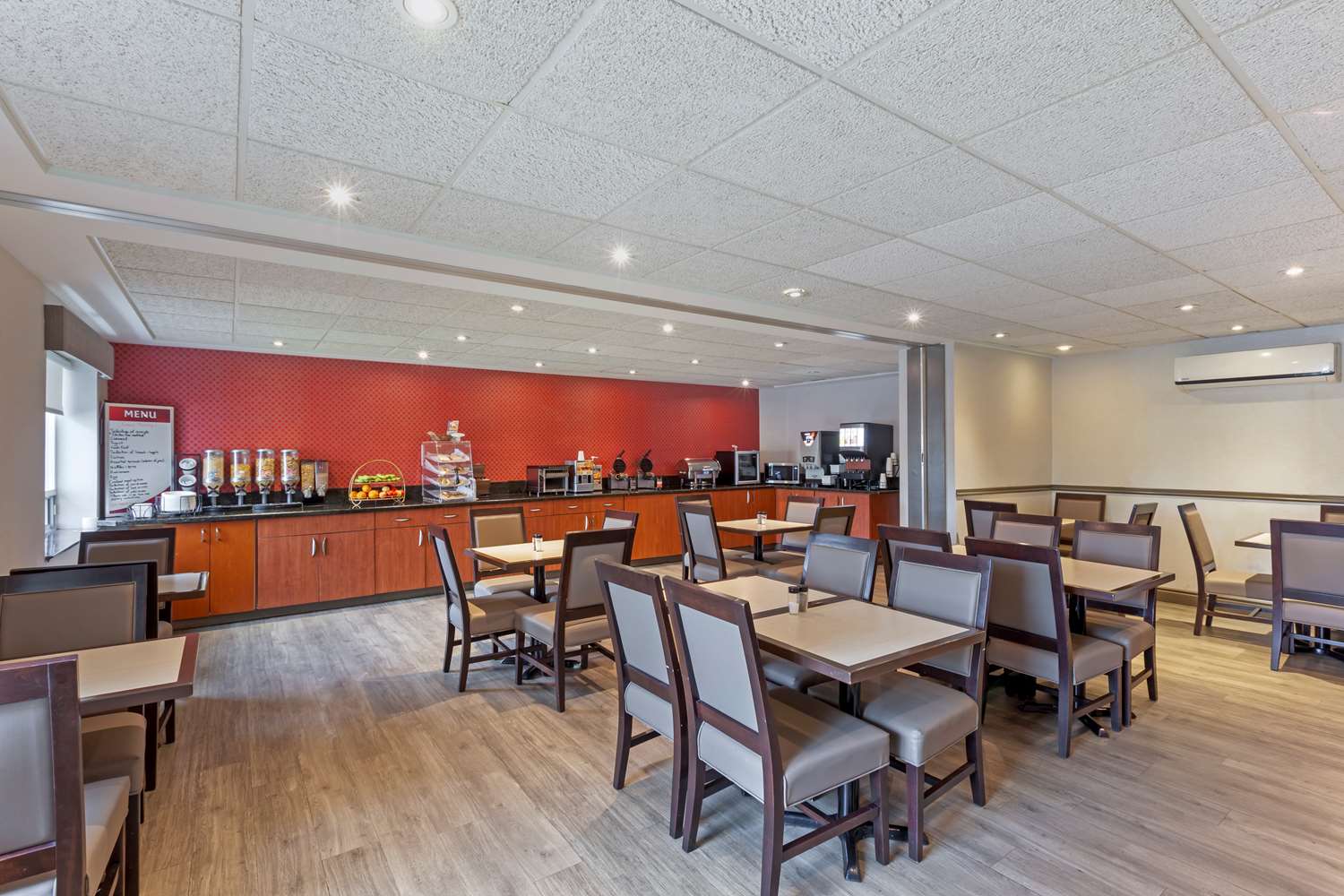 Best Western Plus Burlington Inn and Suites 13/21
