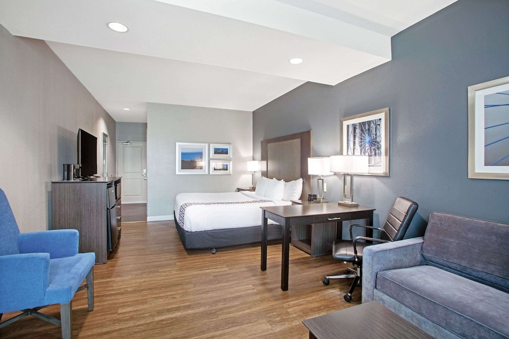 La Quinta Inn Suites By Wyndham Victoria South 21/55