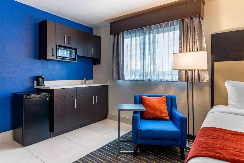 Comfort Inn and Suites Tigard near Washington Square 5/35