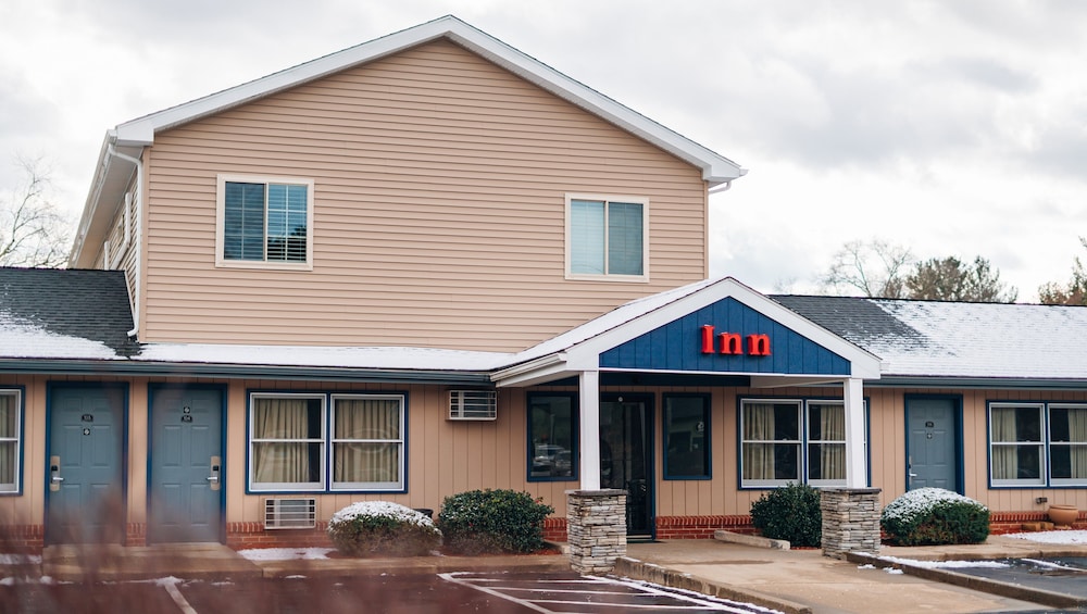 QUIET CORNER INN 3/53