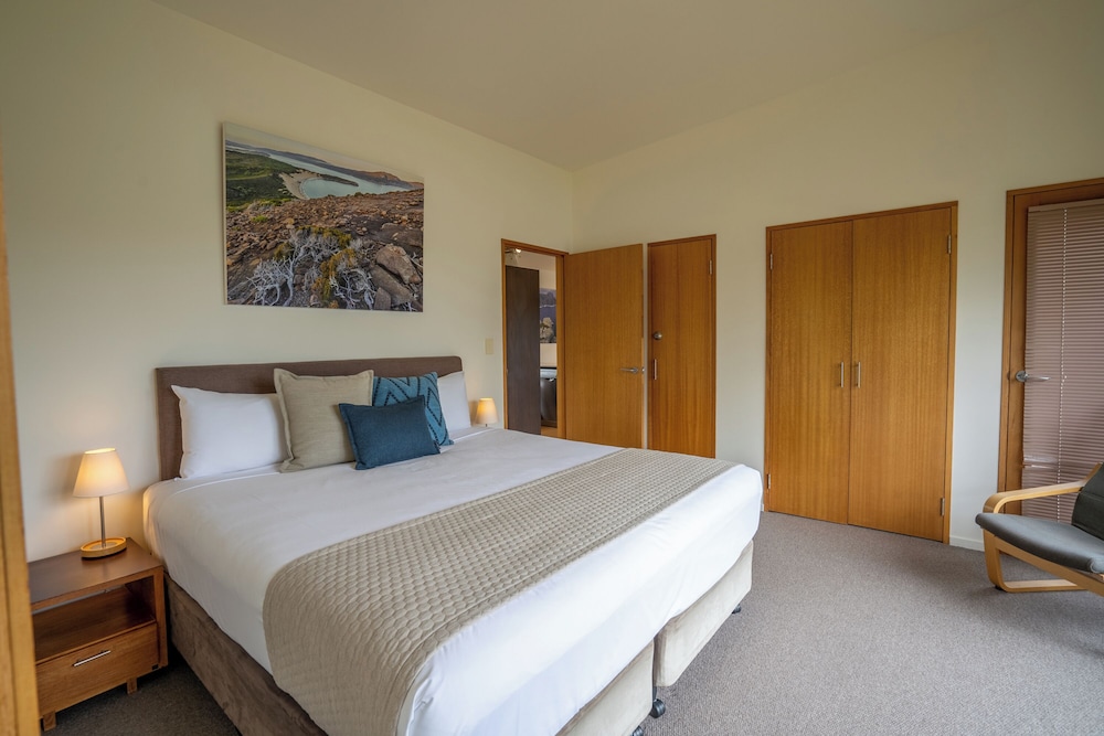 Stewarts Bay Lodge 26/65