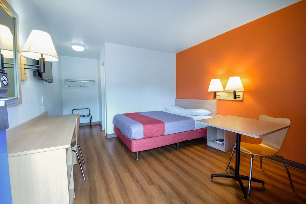 Motel6 Kelso, WA - Mt. St. Helens 32/45