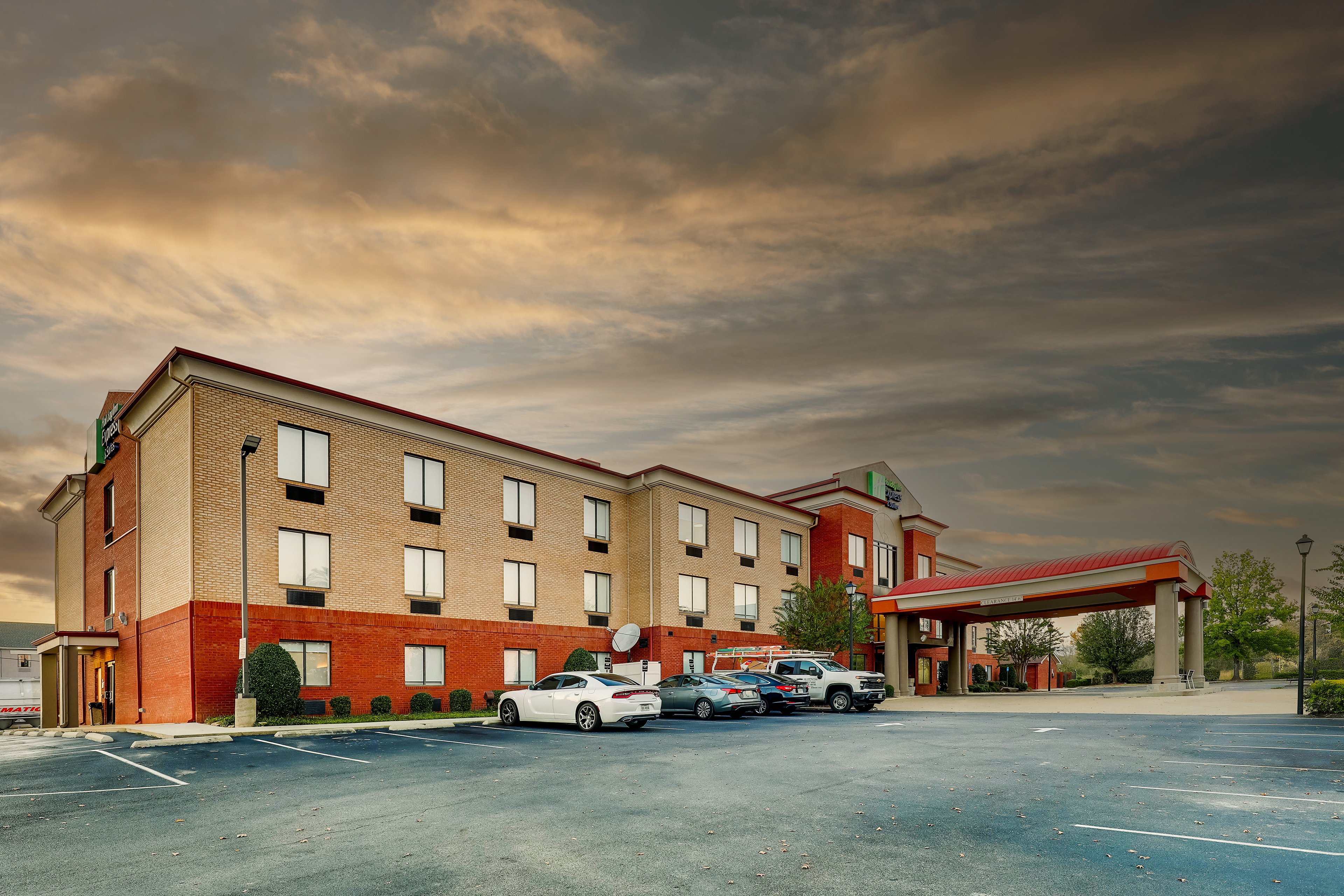 Holiday Inn Express Hotel And Suites Gadsden W Near Attalla 68/76