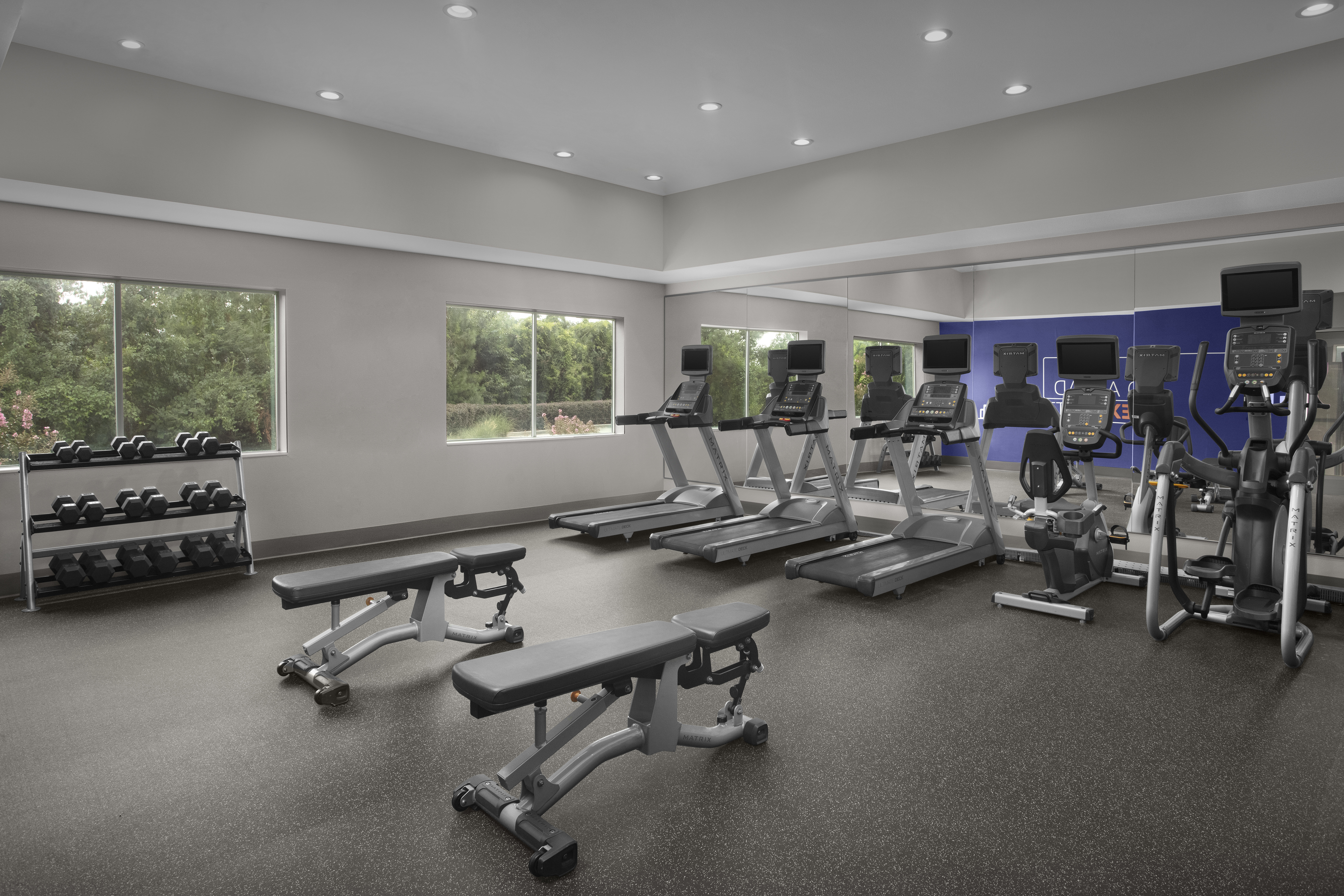 Holiday Inn Express Suites Birmingham North Fultondale 18/34