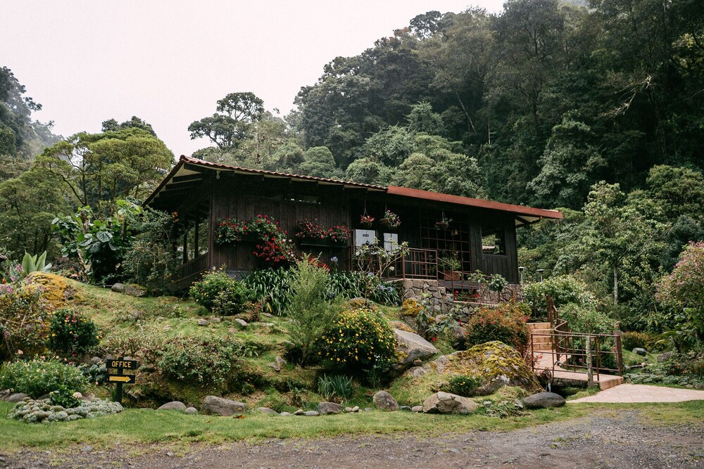 Trogon Lodge 3/46